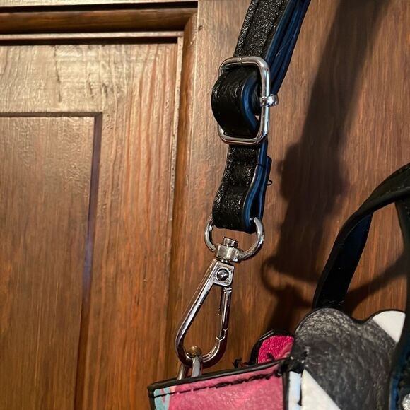 CANDIE'S Black & White zig-zag mini-purse w/pink flowers, Bryant bow, 3 sections - Picture 5 of 13